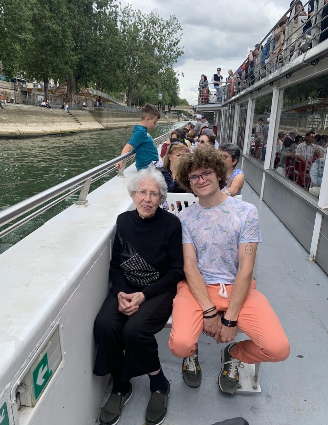 dame agée accompagnement sur paris en sortie